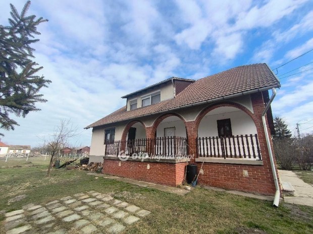 Elad� 172 nm-es h�z G�rdony