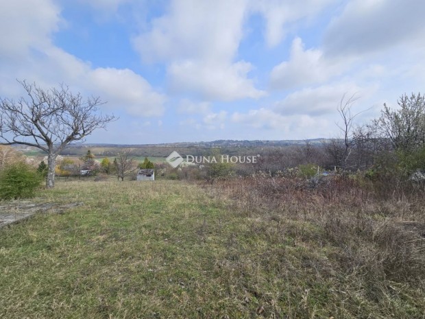 Elad� 1736 nm-es telek Lovasber�ny