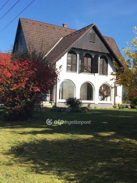 Elad� 176 nm-es h�z Hark�ny