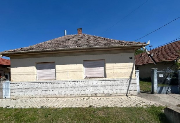 Elad� 176 nm-es h�z M�t�szalka