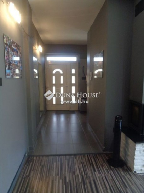 Elad� 176 nm-es h�z Sz�kesfeh�rv�r