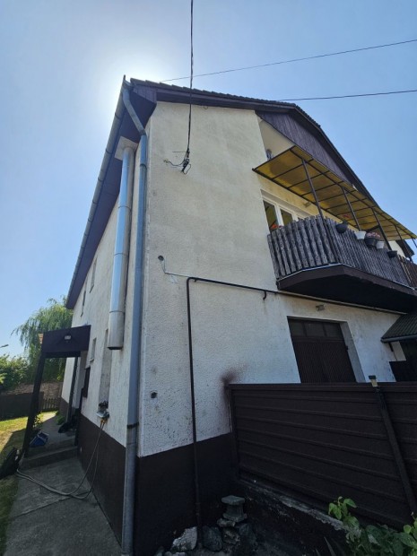 Elad� 177 m2 ikerh�z, Debrecen