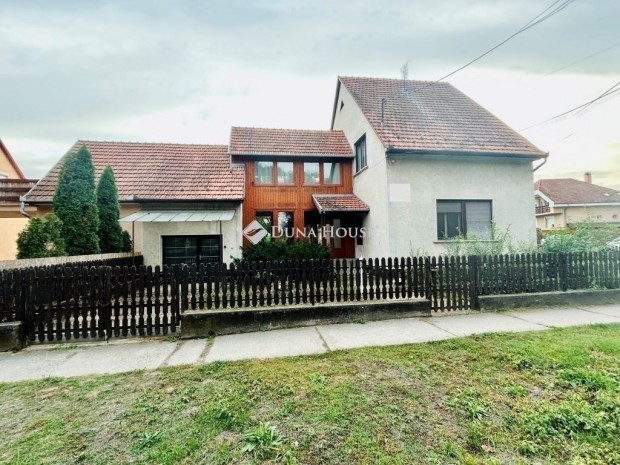 Elad� 178 nm-es h�z Albertirsa