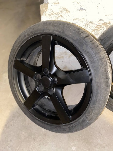 Elad� 17" alufelni 5x100 sportos fekete, Aj�nd�k gumival!