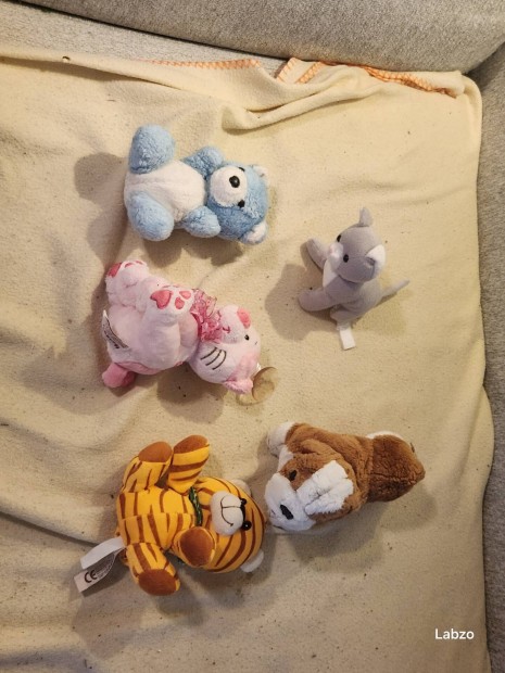 Eladó 17 cm körüli kisebb plüssök