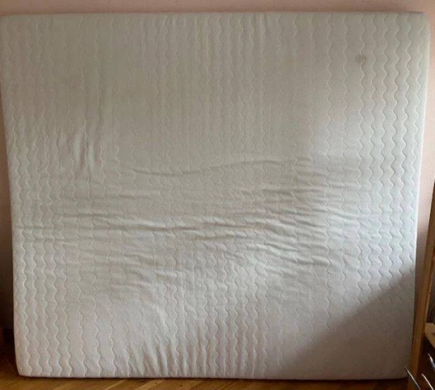 Eladó 180 cm X 200 cm jó állapotú matrac