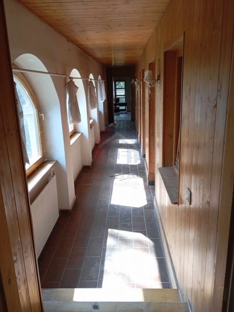 Elad 180 m2 csaldi hz, Fertd