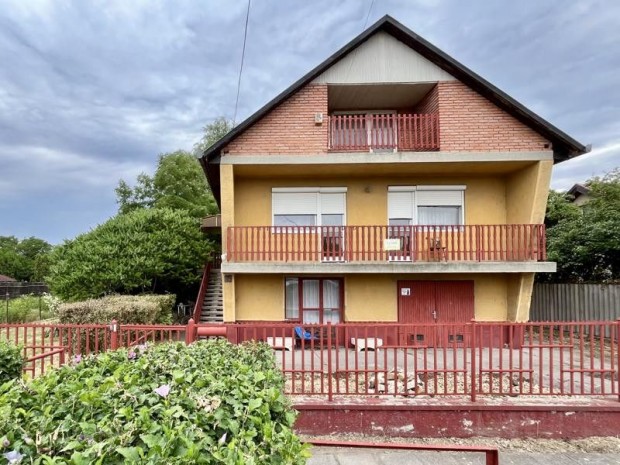 Elad� 180 nm-es Csal�di h�z Nagyk�ta