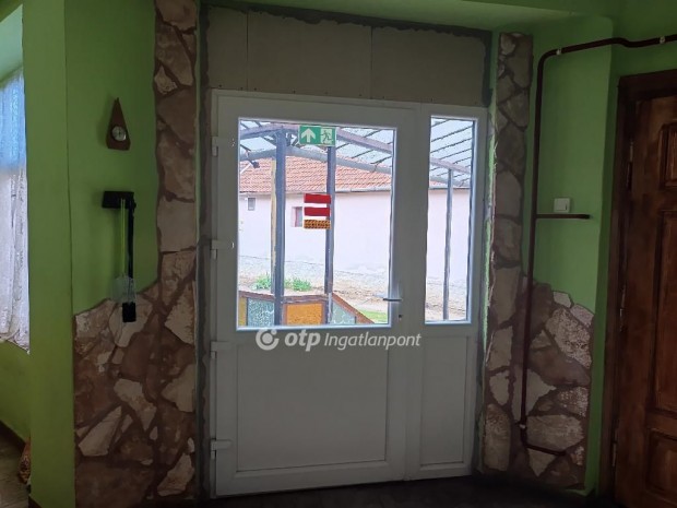 Elad� 180 nm-es h�z Elek