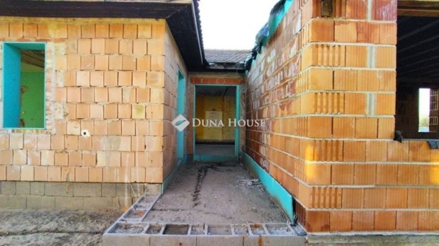 Elad� 180 nm-es h�z Nagyk�ta