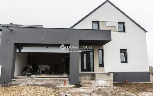 Elad� 180 nm-es h�z Szombathely