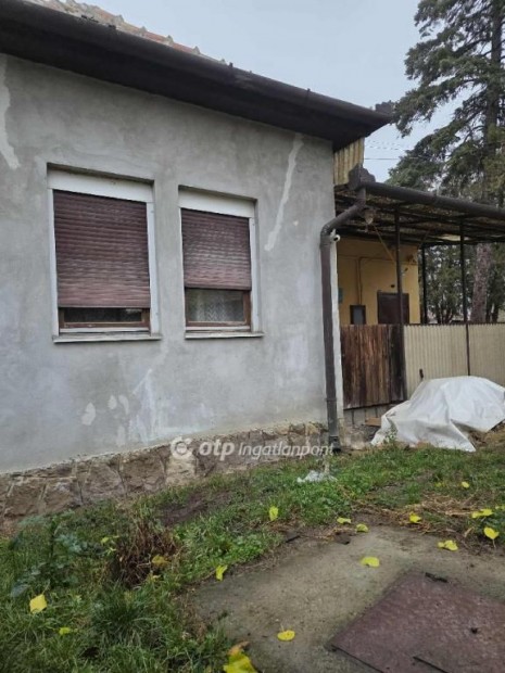 Elad� 180 nm-es h�z Veresegyh�z