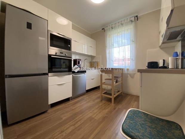 Elad� 180 nm-es h�z Veszpr�m