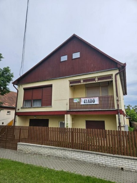 Elad� 180 nm-es h�z Zagyvar�kas