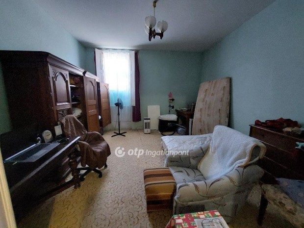 Elad� 181 nm-es h�z Dunapataj