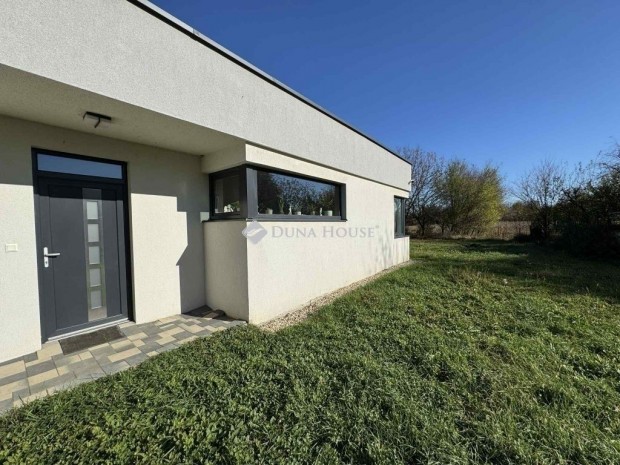 Elad� 181 nm-es h�z Hark�ny