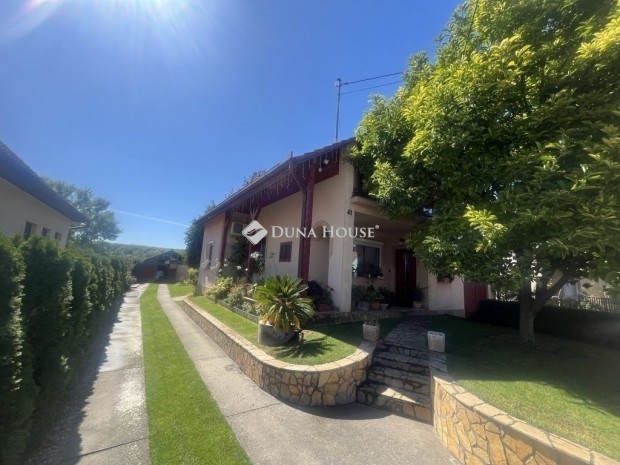 Elad� 182 nm-es h�z Albertirsa