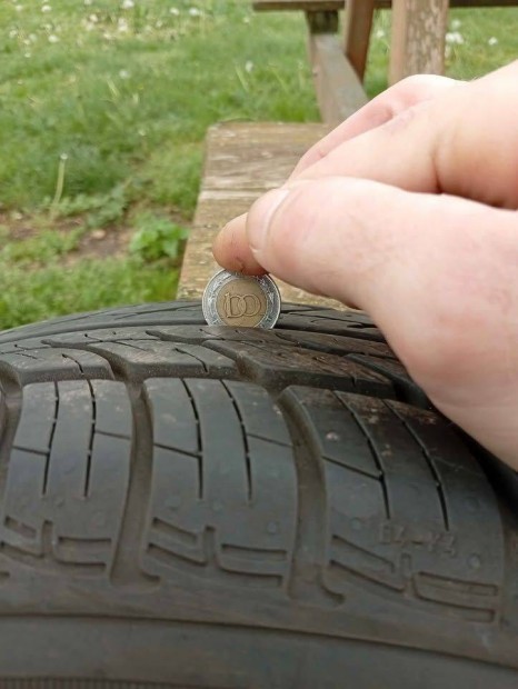 Eladó 185/60 R14 nyári gumi