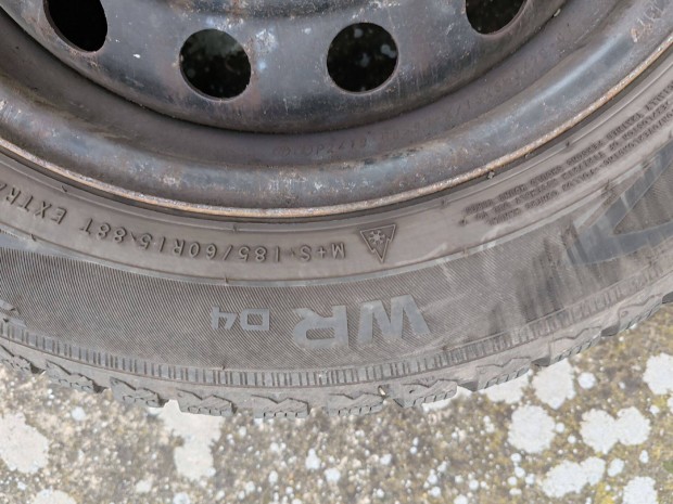 Elad� 185/60 R15 haszn�lt t�li gumiszett lemezfelnin