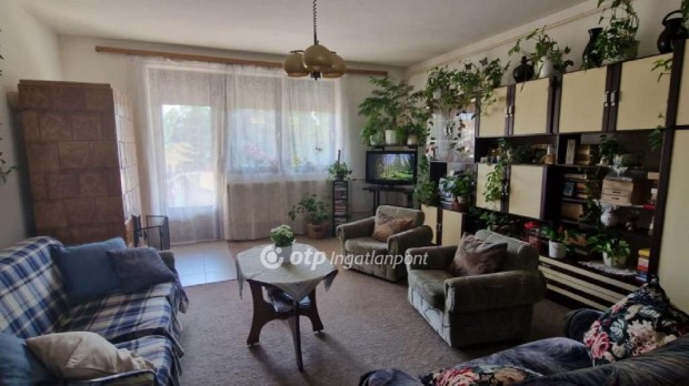 Elad� 186 nm-es h�z Veszpr�m