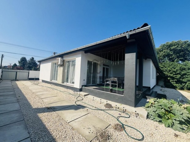 Elad� 187 nm-es h�z Cegl�d