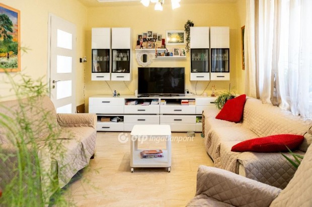 Elad� 188 nm-es h�z Si�fok