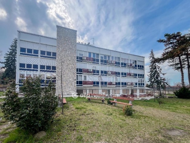 Eladó 18 nm-es lakás Siófok