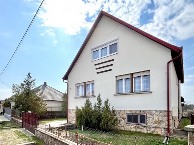 Elad� 190 nm-es Csal�di h�z Nagyk�ta