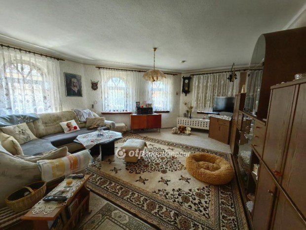 Elad� 191 nm-es h�z Kunmadaras