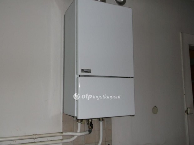 Elad� 197 nm-es h�z Gy�ngy�s