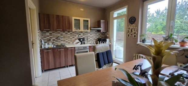 Elad� 198 nm-es h�z Szombathely