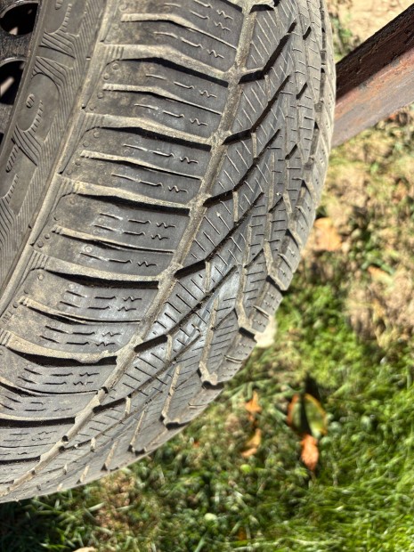 Eladó 1K0 601 027C lemezfelni és Semperit 196/65 R15T téligumi készlet