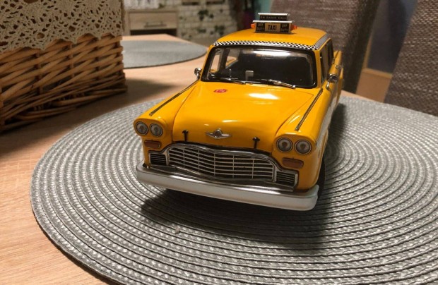 Elad 1:18 1/18 Sunstar 1981 Checker Taxi Yellow !