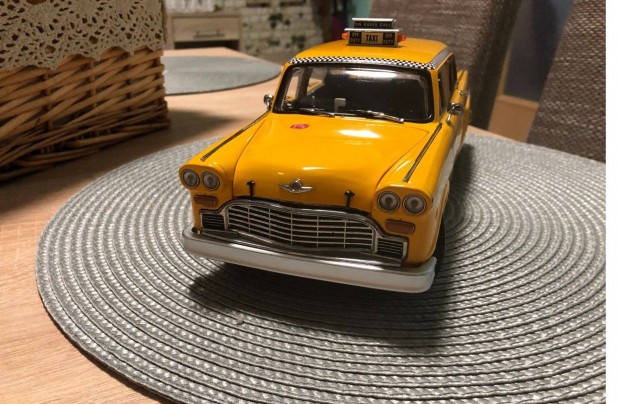 Elad 1:18 1/18 Sunstar 1981 Checker Taxi Yellow !