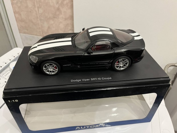 Elad 1:18 Autoart Dodge Viper SRT-10