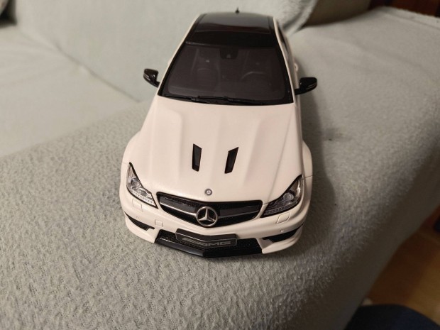 Eladó 1/18 GT Spirit Mercedes-Benz C63 AMG (W204) GT899 2014