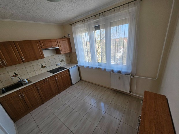 Elad� 1,5 szob�s lak�s a Dob� Istv�n utc�ban!