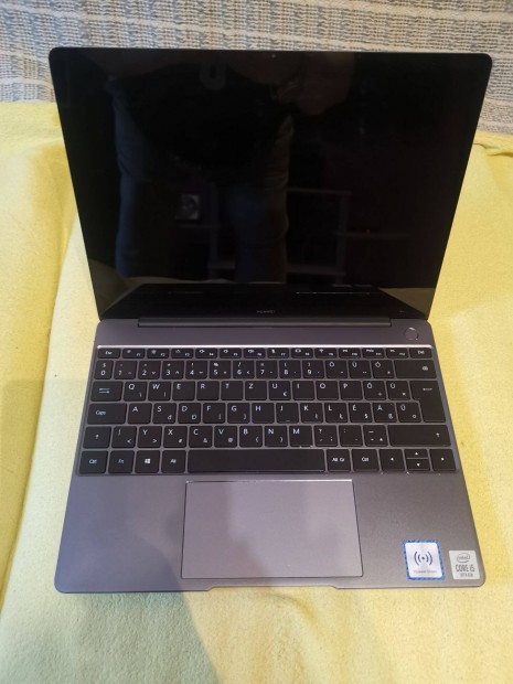 Elad 1 Huawei Matebook 13 Series