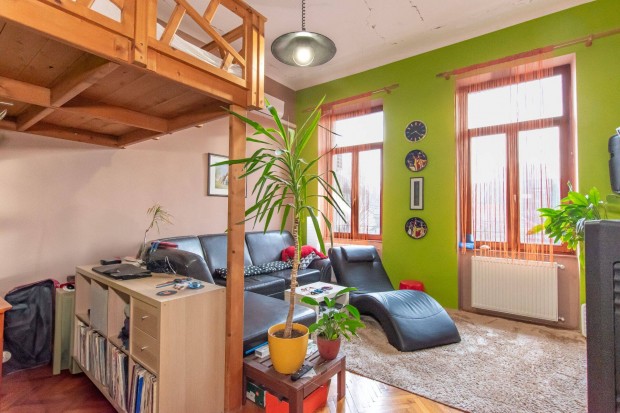 Elad� 1. emeleti fel�j�tott t�glalak�s, Miskolc F�bi�n kapuban!