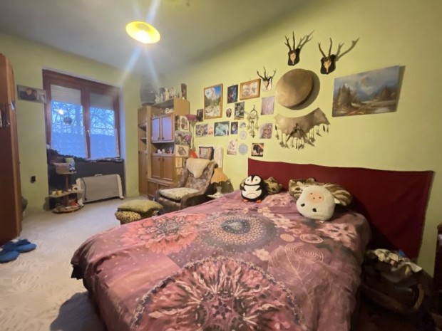 Elad� 1. emeleti t�glalak�s Koml�-Belv�ros�ban