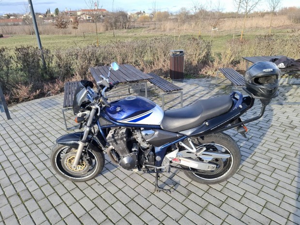 Elad� 1 db. Suzuki GSF 1200 motor k�k sz�nben. 