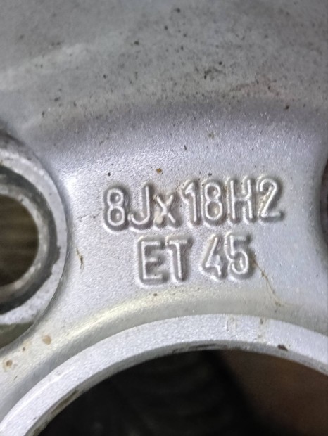 Eladó 1 db gyári Audi A4 alufelni.