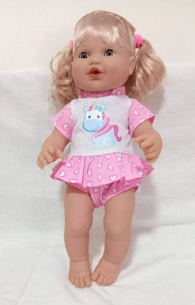 Eladó 1 db új 40 cm-es Cumiival etethető Pisílős Alvós baba, szőke haj
