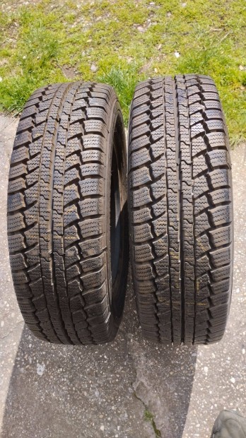 Eladó 1 pár, használt, 195/70 R15C méretű Continental téli gumi