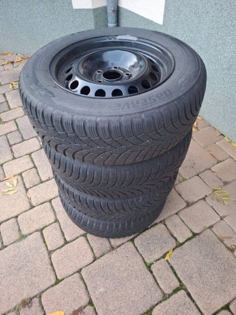 Elad 1 szezont futott Toyo Tires tli gumi felnivel