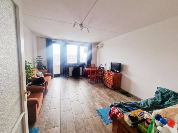 Elad� 1 szob�s, erk�lyes lak�s a Kossuth Lajos utc�ban