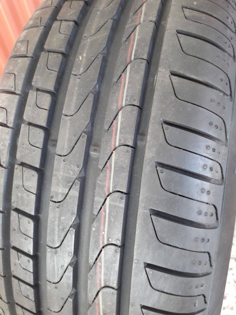 Elad 1db j 215 55 r17 Pirelli Cinturato nyri gumi