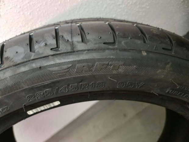 Elad 1db j Bridgestone Potenza S001 225/45 R18 95Y RFT Xl