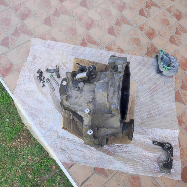Eladó 2004 1.6 VW Golf bontott csapágyhibás váltó