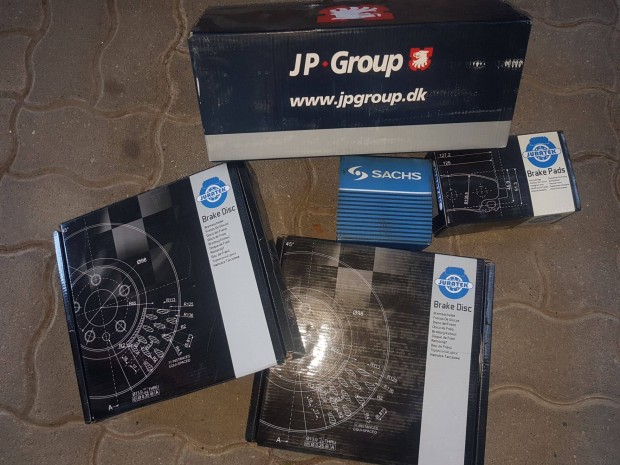 Elad� 2006-os Ford Fiesta �j alkatr�szek